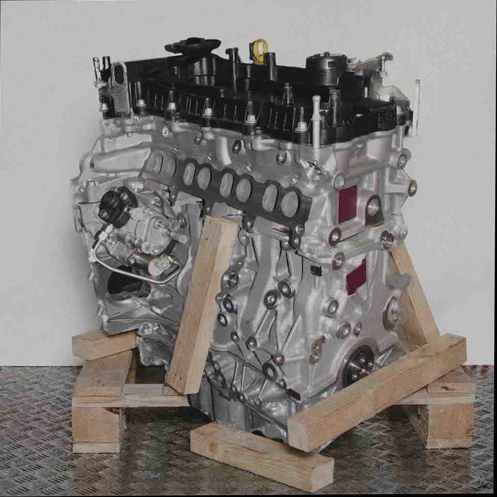 Motor A 16 DTH auf Holzpalette vor weißem Hintergrund. Der silberne Motor mit schwarzen Elementen ist seitlich leicht schräg abgebildet.