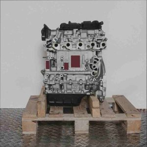 Motor BHW (DV6FE) auf Holzpalette vor weißem Hintergrund. Der Motor ist ideal für Reparaturen und Ersatzteile.