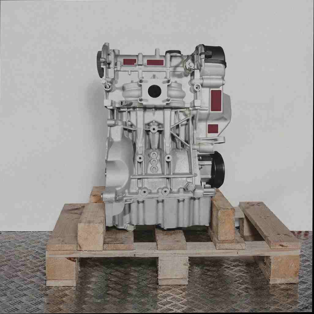 Silberner Motor CHYA auf Holzpalette vor weißem Hintergrund. Der Motor ist vollständig sichtbar und von der Seite aufgenommen.