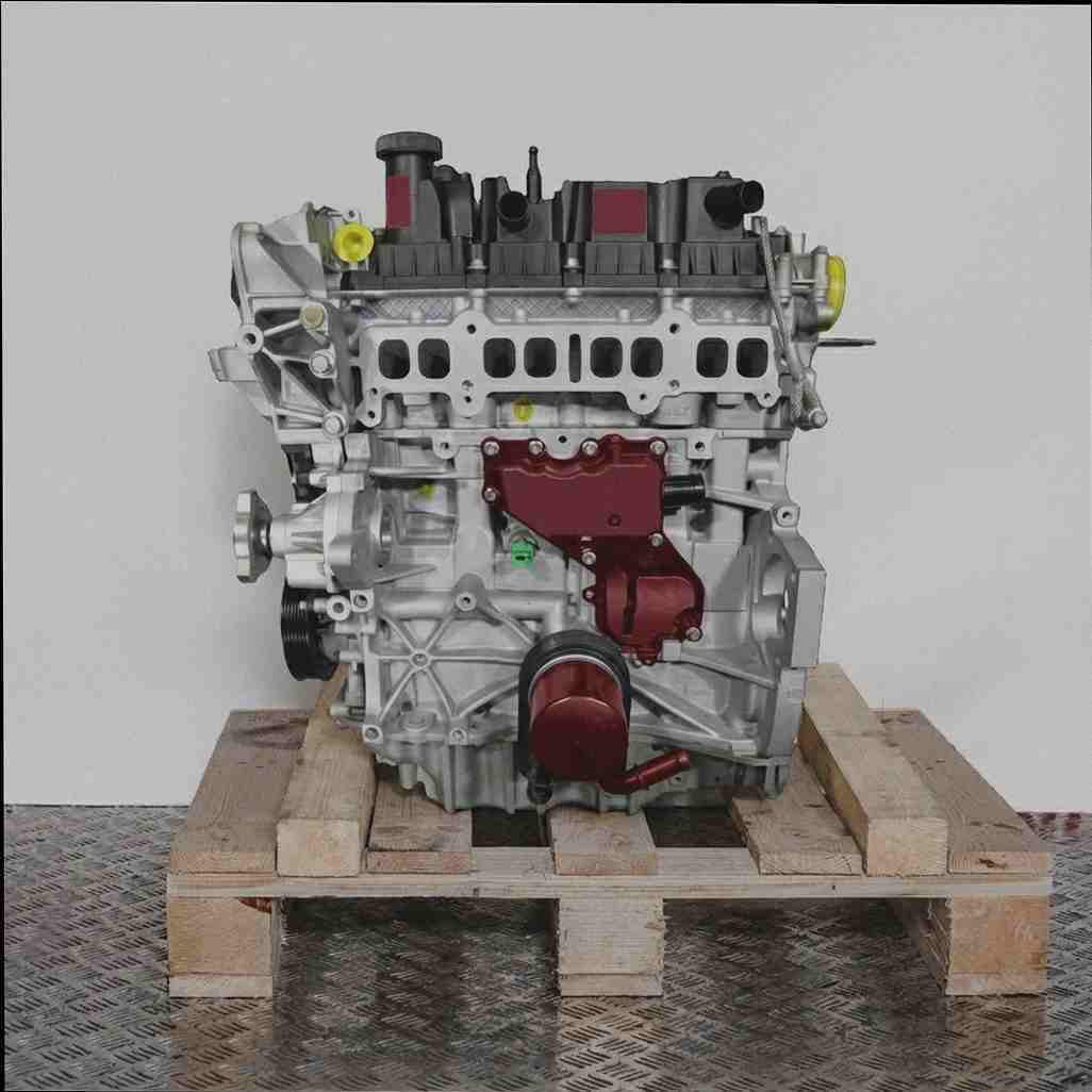 Grauer Motor M8MB auf Holzpalette vor weißem Hintergrund. Der Motor mit schwarzen und gelben Akzenten ist vertikal ausgerichtet.