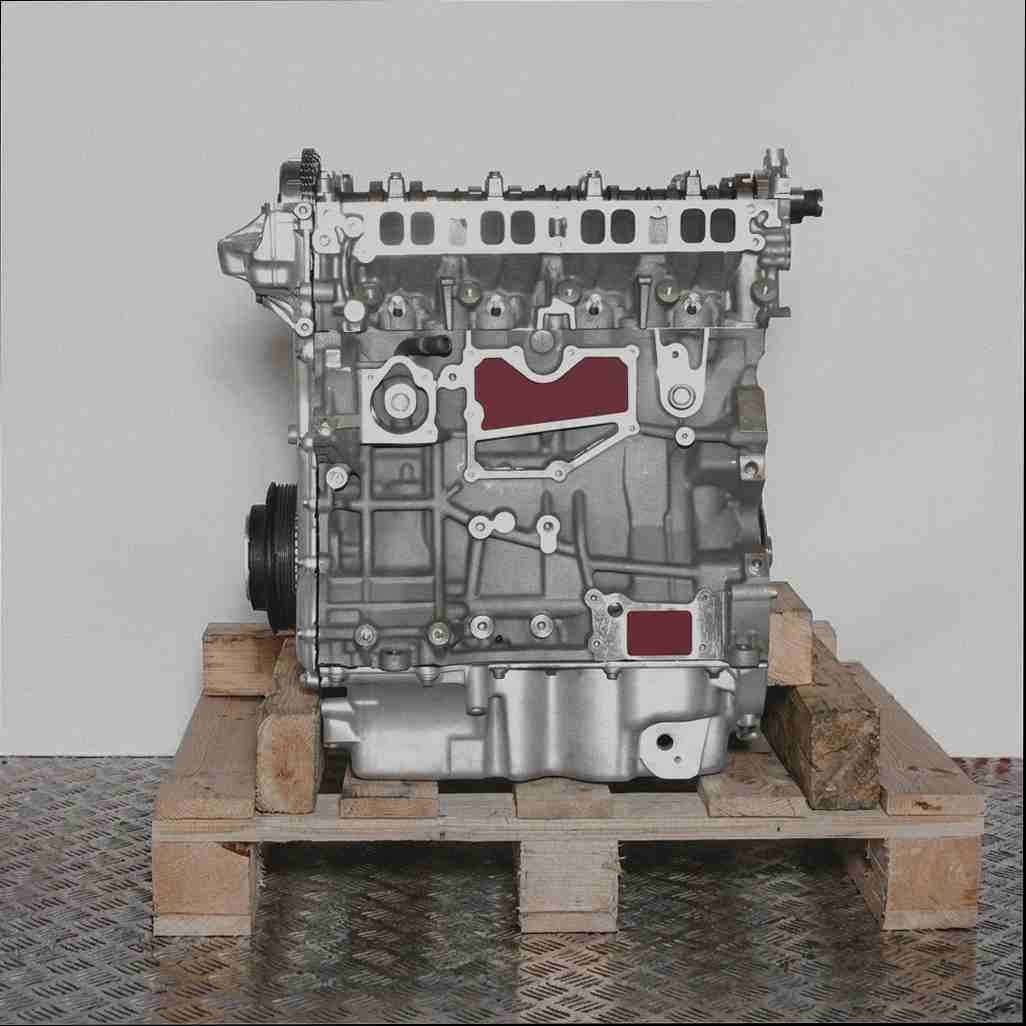Kompletter Motor R9MA auf Holzpalette vor weißem Hintergrund. Das Seitenansicht-Foto zeigt den Motor in Grautönen.